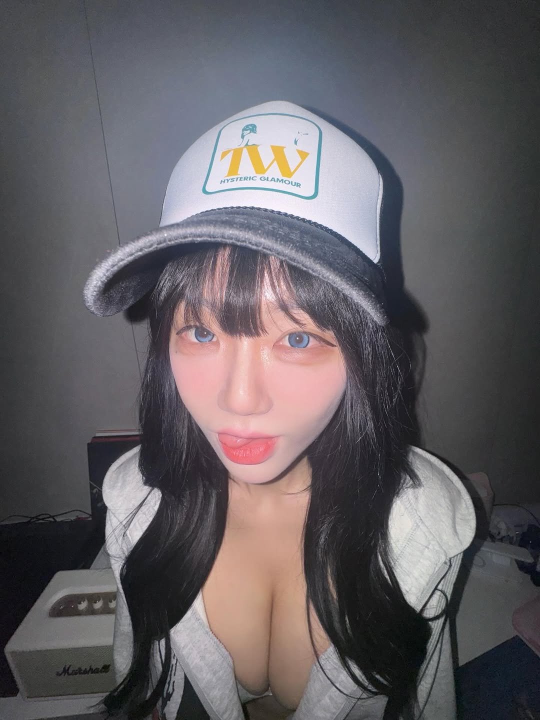 Photo by Berry on December 14, 2025. May be a selfie of one or more people, hair, hat, top and text that says 'TW HYSTERICGLAMOUR HYSTERIC GLAMOUR 0'.