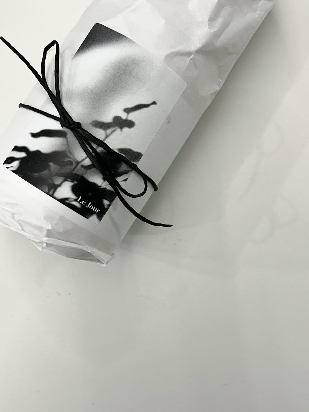 Photo by 김수현  딸기엄마🍓 on January 24, 2026. May be a black-and-white image of plastic bag and text that says 'Le Jour'.