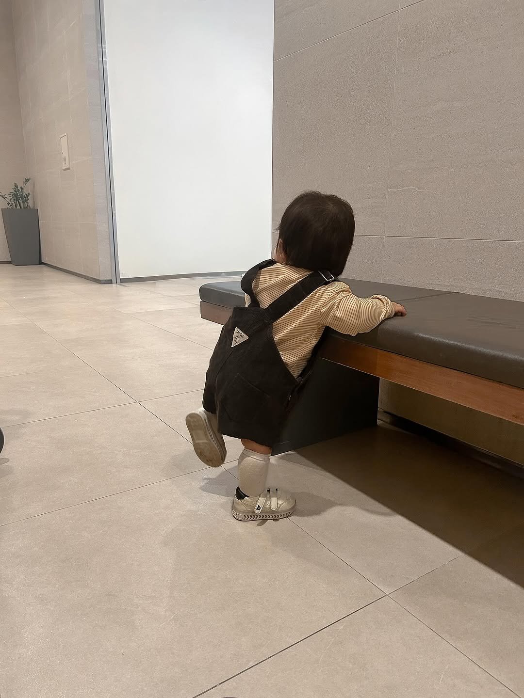 Photo by 김수현  딸기엄마🍓 on October 24, 2025. May be an image of baby, standing, duffle coat and text.