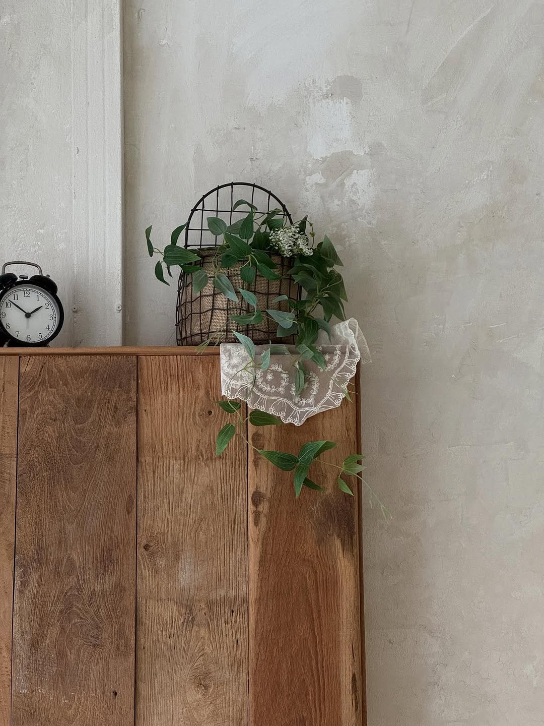 Photo by 김수현  딸기엄마🍓 on November 15, 2025. May be an image of macrame, ivy and text.