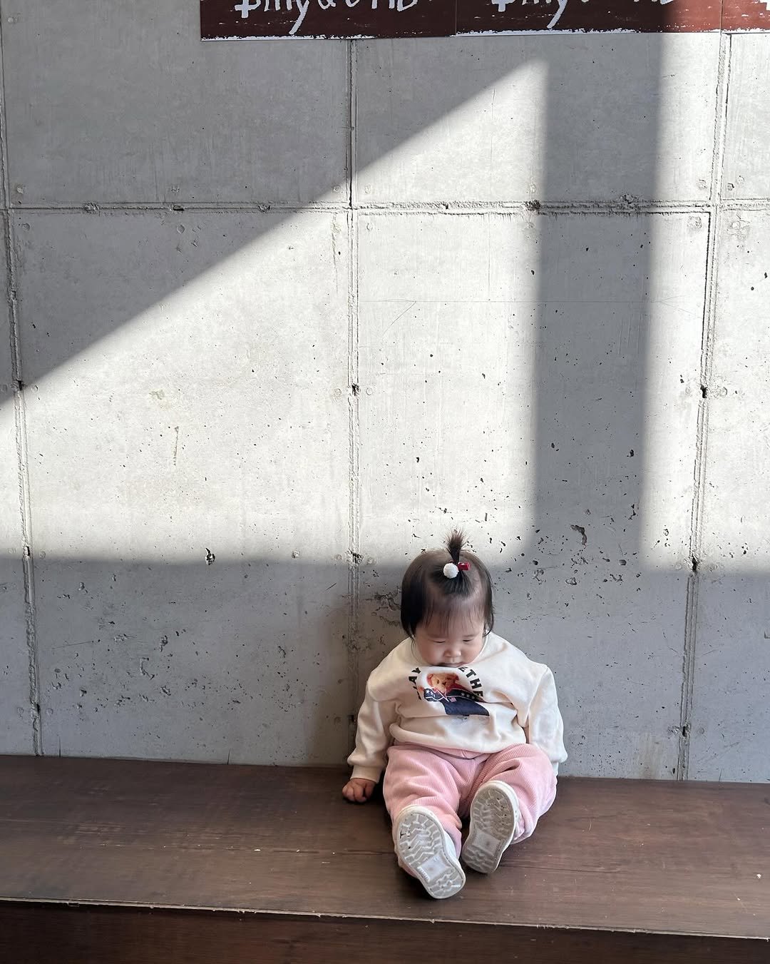 Photo by 김수현  딸기엄마🍓 on December 18, 2025. May be an image of baby and text.