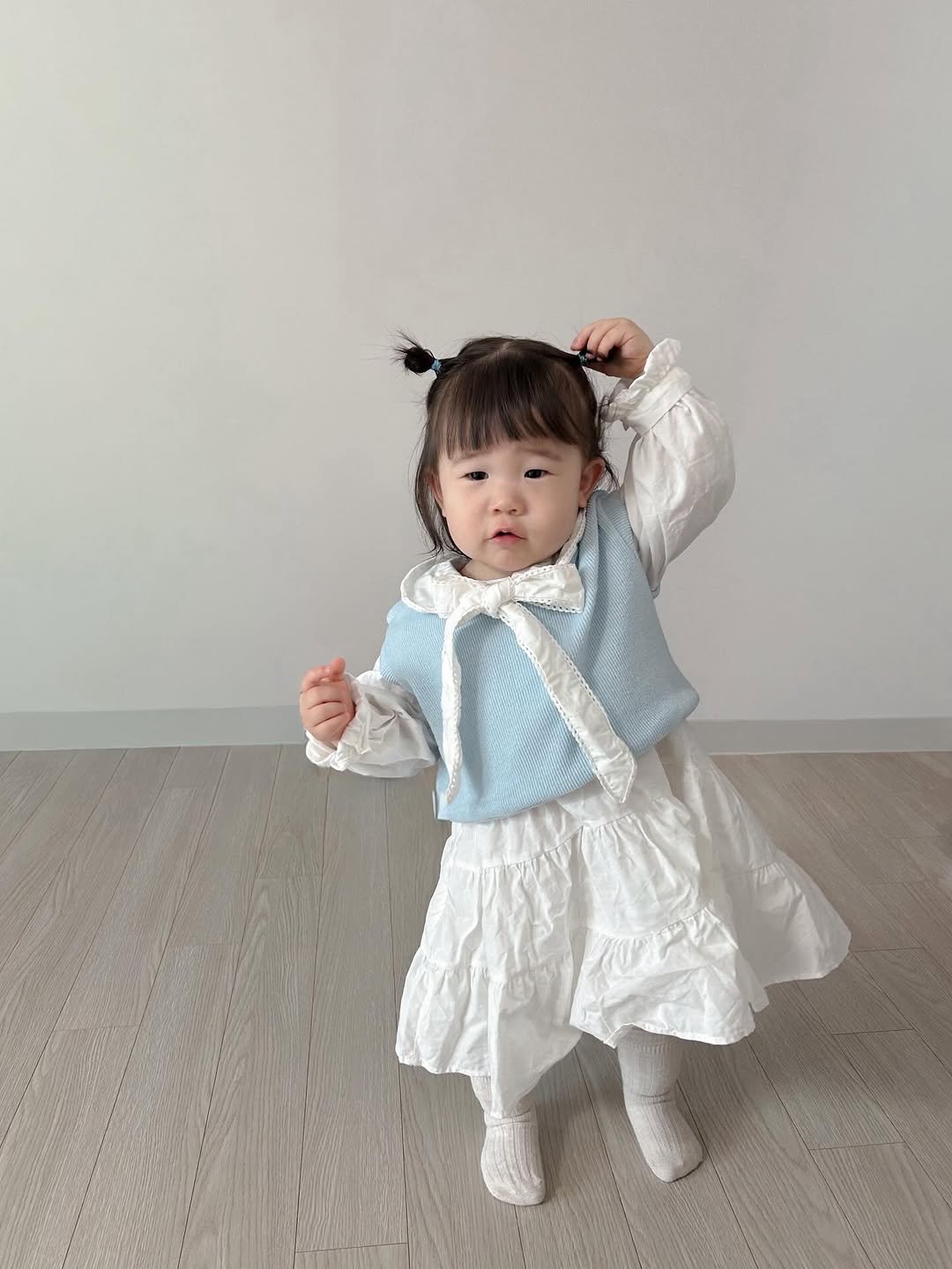 berry_a_day 게시물 이미지: #17개월
사진찍기 힘들어지는 요즘😭

거의 빌면서 한장만 찍자하면
울고...