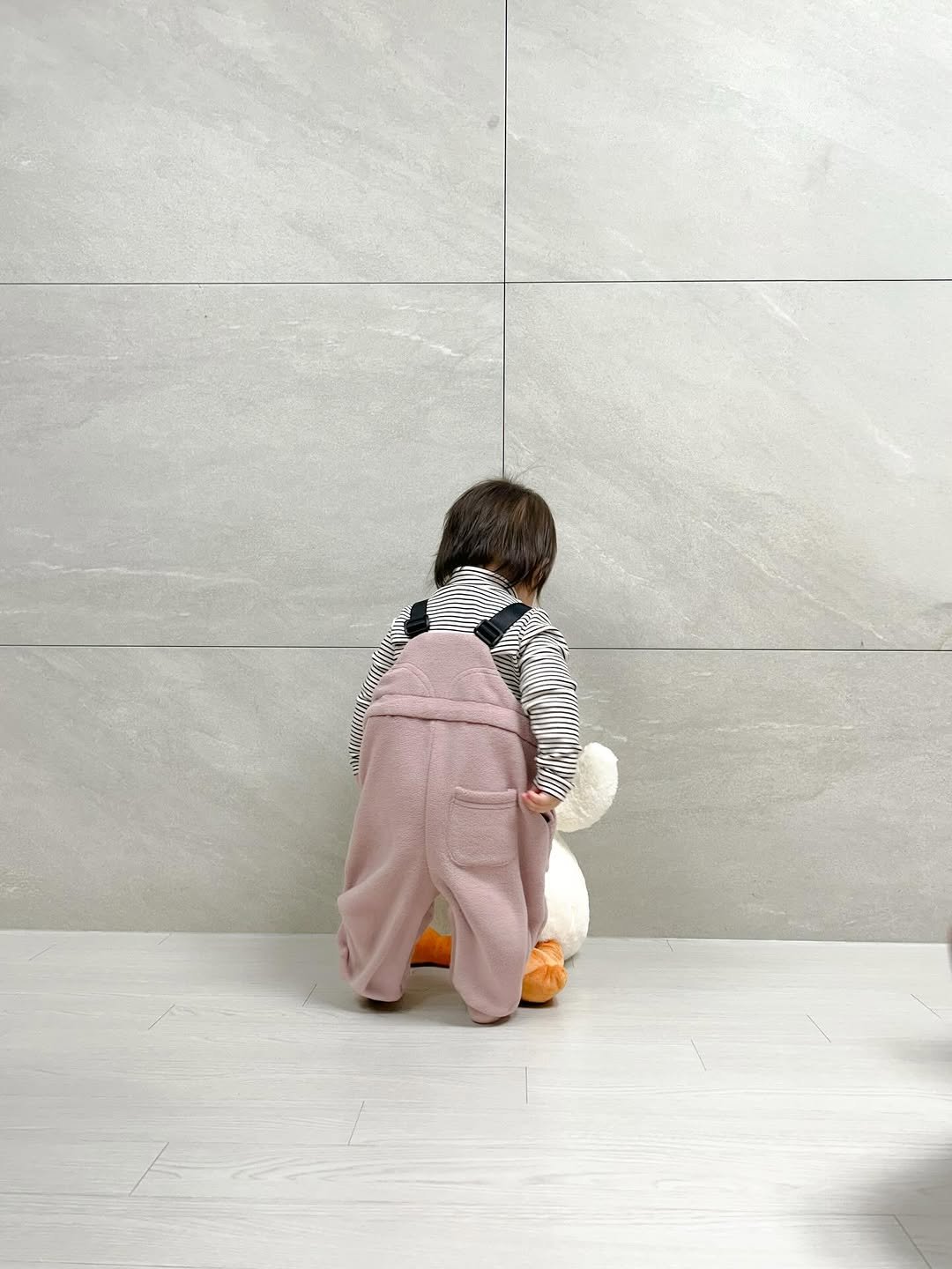 Photo by 김수현  딸기엄마🍓 on December 22, 2025. May be an image of baby and text.