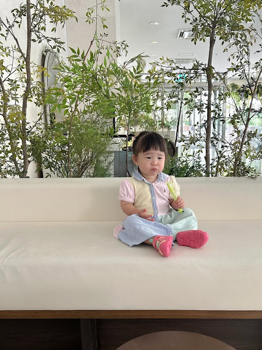 berry_a_day 게시물 이미지: #일상
요즘 외출하면 사진 찍는 건 잠깐이고
금방 자기만의 시간을 보내는...