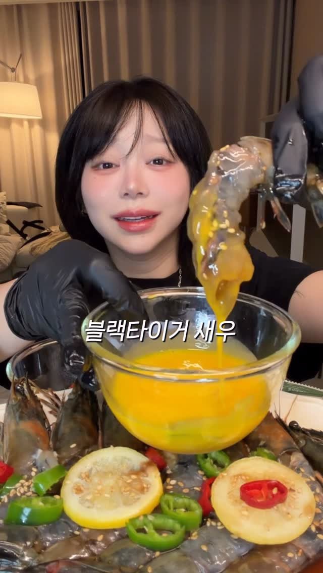 berryveryhungry 게시물 이미지: 블랙타이거 간장새우장 먹었어요!!🦐(제품제공)
고소 매콤하게 노른자랑 고추는...