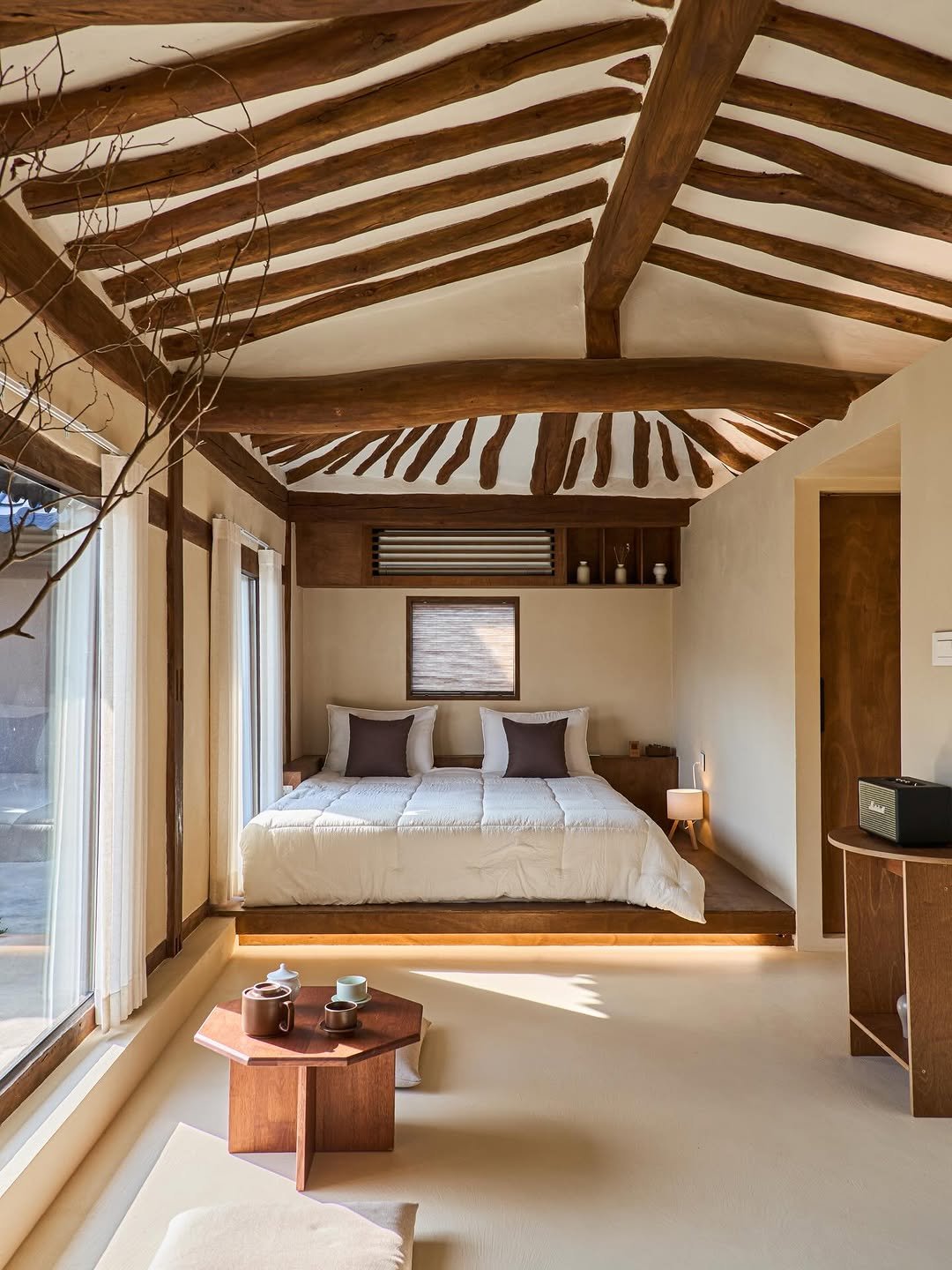 Photo shared by BESPACE | 부산인테리어 | 대구인테리어 | 경주인테리어 | 상가인테리어 on January 21, 2026 tagging @architecturephoto.ydg186, @bespace_s, @bespace_official, and @stay_woom_gyeongju. May be an image of bed, woodwork, bedroom, indoors and text.