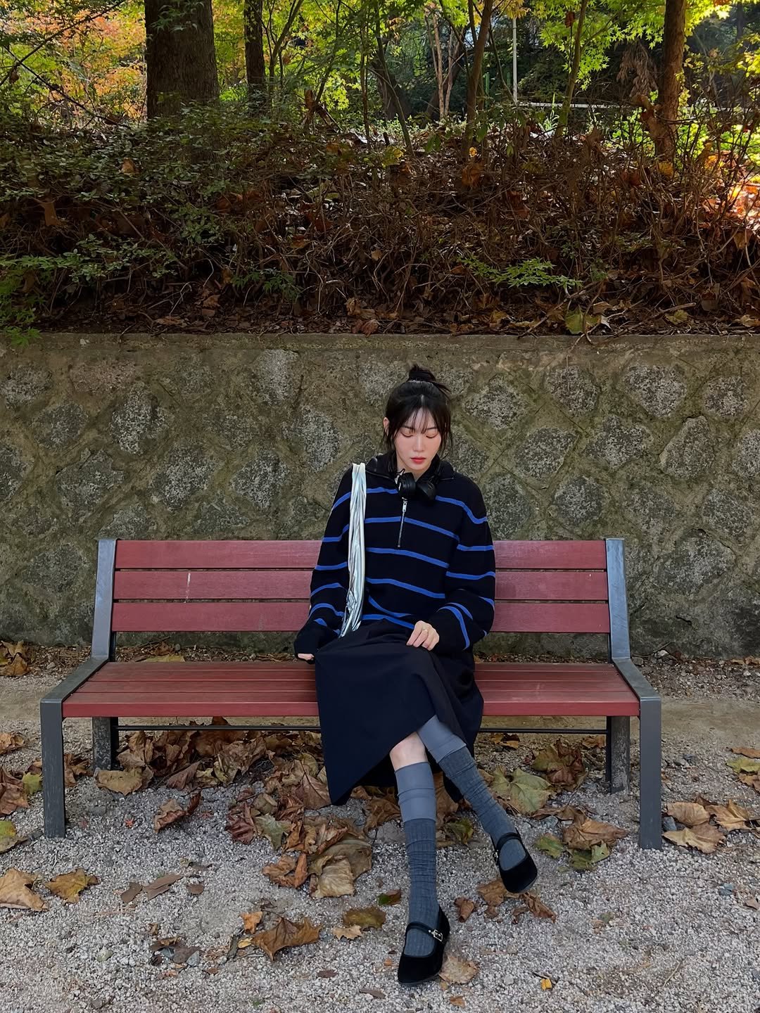 Photo shared by 방은정  BANG EUN JEONG on November 03, 2025 tagging @yan13_official, and @comme_zi_rack. May be an image of duffle coat and overcoat.