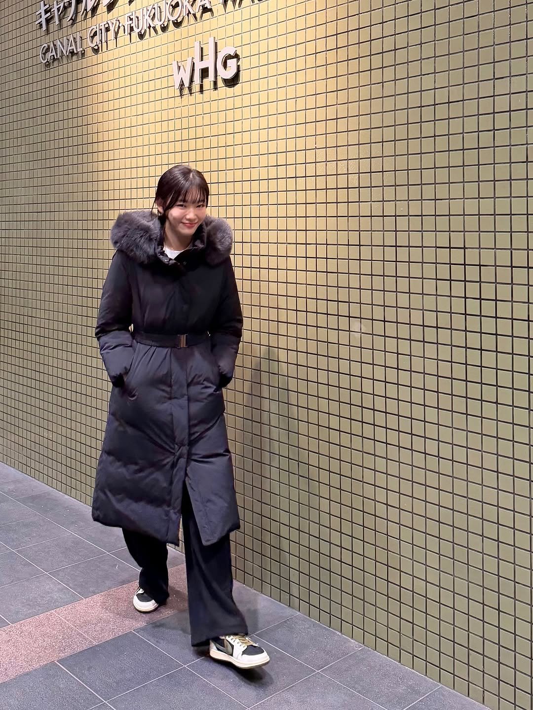 Photo shared by 방은정  BANG EUN JEONG on November 10, 2025 tagging @itmichaa.official. May be an image of duffle coat and overcoat.