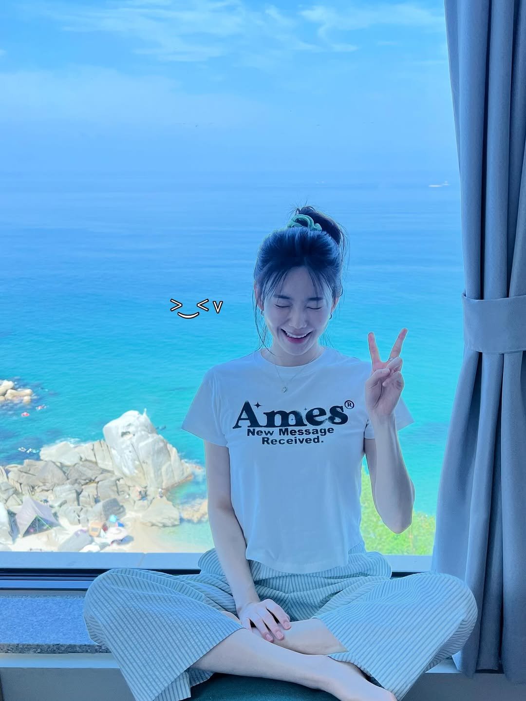 Photo shared by 방은정 BANG EUN JEONG on August 04, 2025 tagging @ames_worldwide, and @lossyrow. May be an image of 1 person and text that says '۸> Ames® H New New Message Received.'.