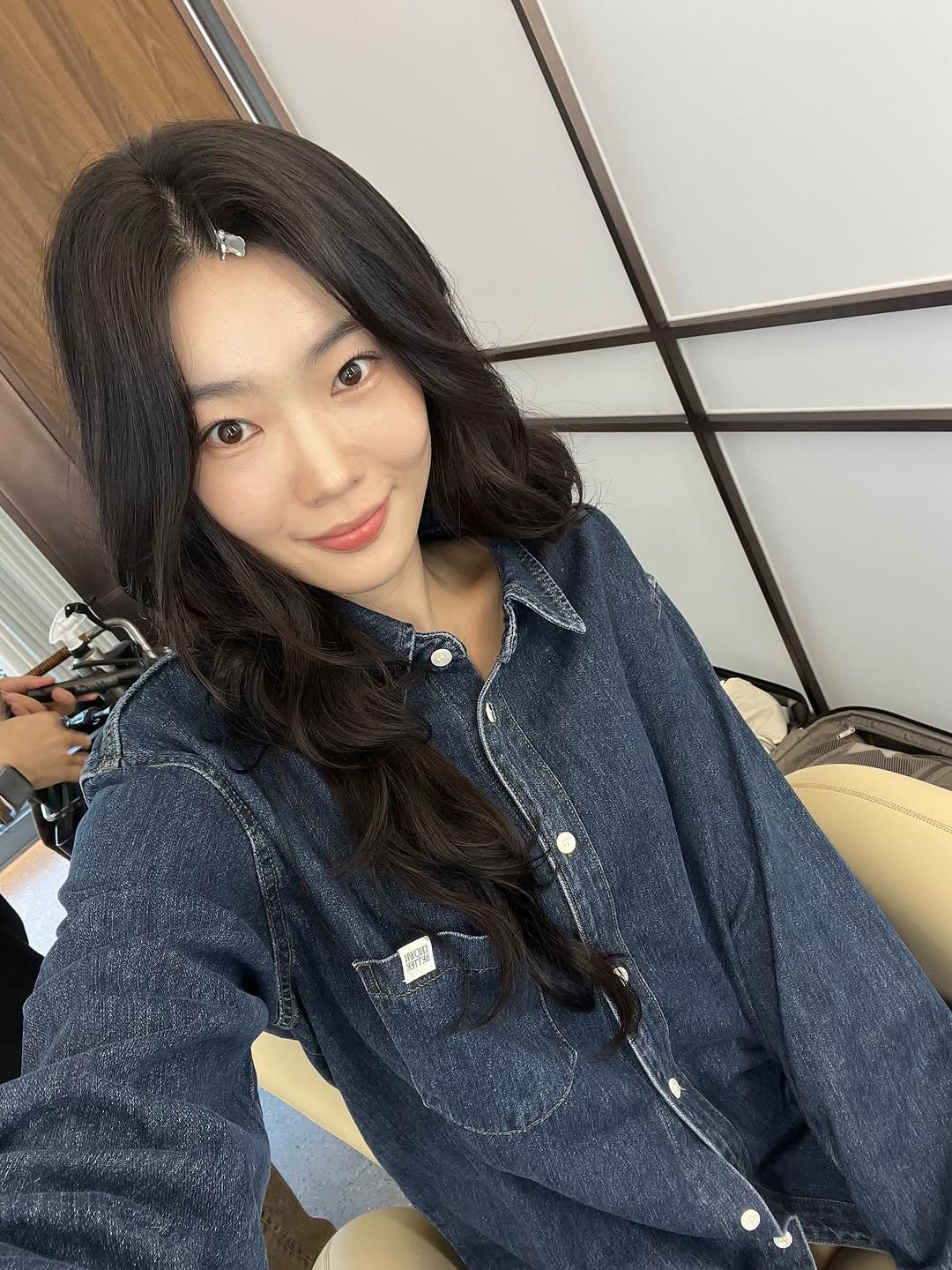 Photo shared by 방은정  BANG EUN JEONG on October 21, 2025 tagging @knownbetter_official. May be an image of one or more people and braids.