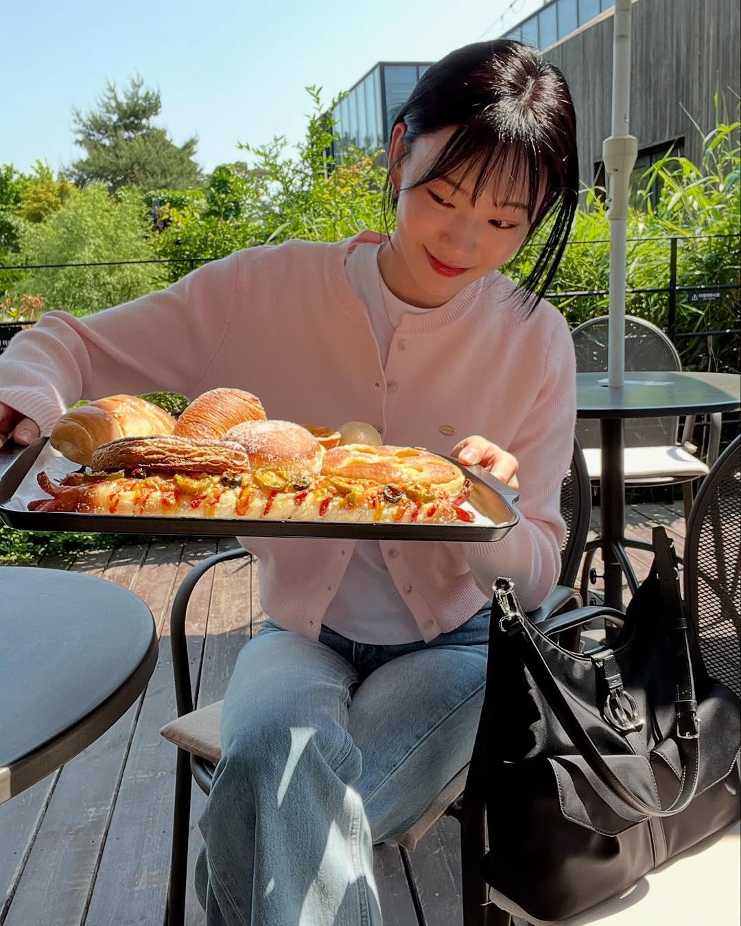 Photo shared by 방은정 BANG EUN JEONG on May 28, 2025 tagging @louisquatorze_official. May be an image of 1 person, burger and chicken sandwich.