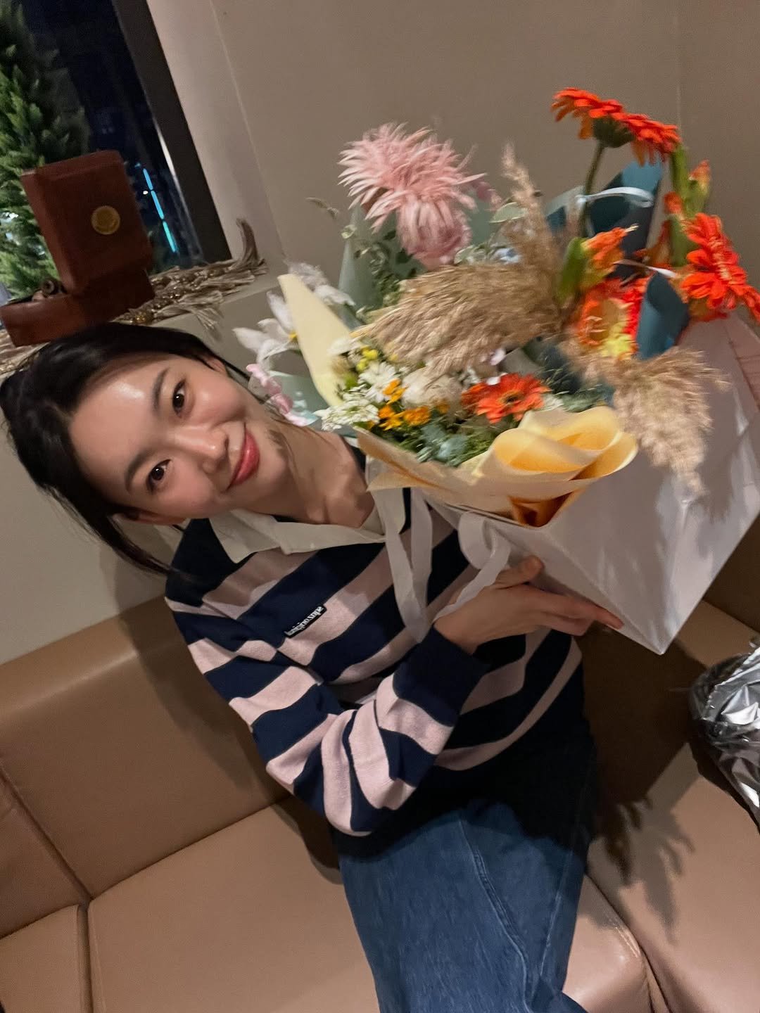 Photo shared by 방은정  BANG EUN JEONG on October 04, 2025 tagging @sequenz_bos. May be an image of 1 person, white lily, prairie gentian, baby's-breath and text.