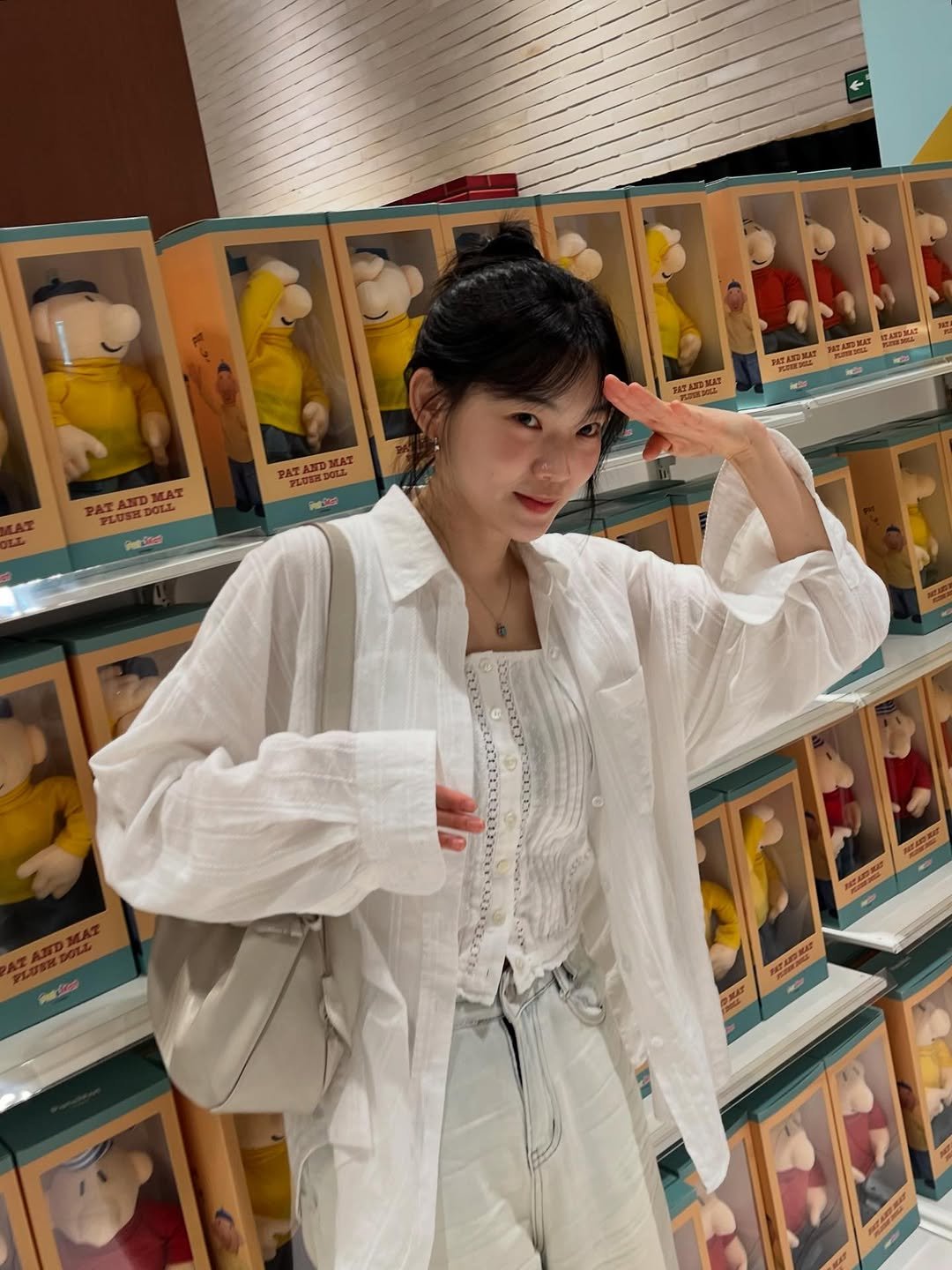 Photo shared by 방은정 BANG EUN JEONG on June 25, 2025 tagging @louisquatorze_official, and @lossyrow. May be an image of 1 person and sleepwear.