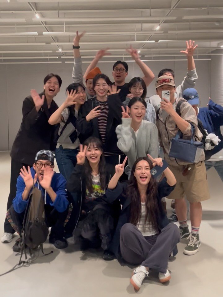 beuuunjung 게시물 이미지: #연극 #아니그러니까 안녕 (｡•́︿•̀｡) 👋🏻👋🏻👋🏻 
더운 여름날 시작한...