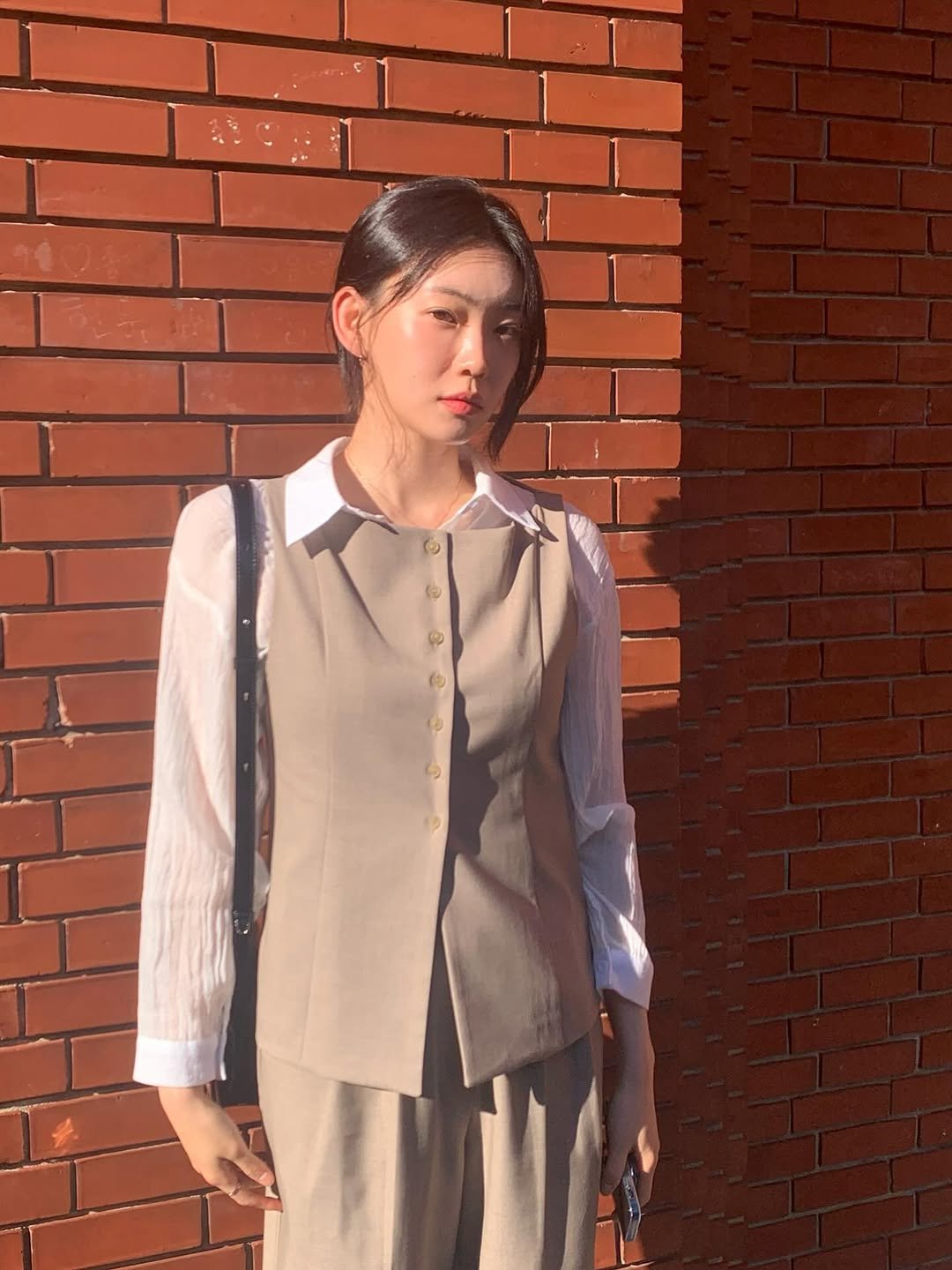 Photo shared by 방은정  BANG EUN JEONG on September 22, 2025 tagging @amour_moier, and @comme_zi_rack. May be an image of 1 person, suit and text.