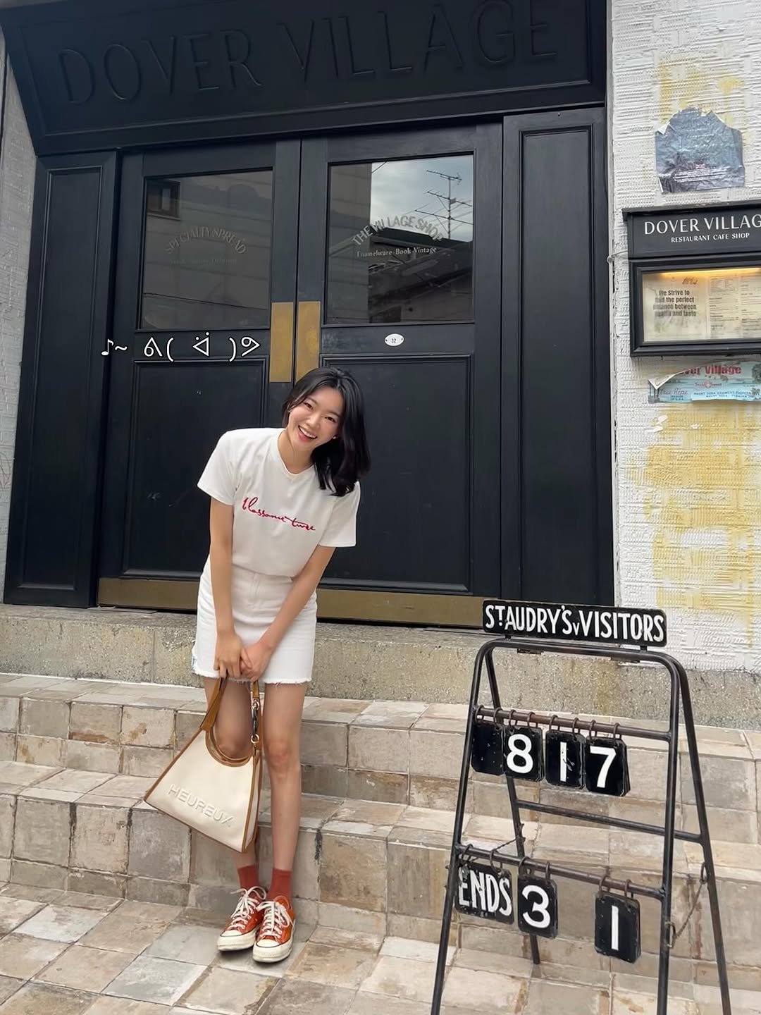 Photo shared by 방은정  BANG EUN JEONG on August 17, 2025 tagging @twee_official. May be an image of 1 person, cornflower and text.