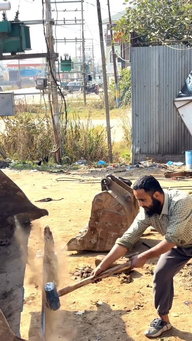 bhatengineeringworks 게시물 이미지: Jcb loader plate replacement...