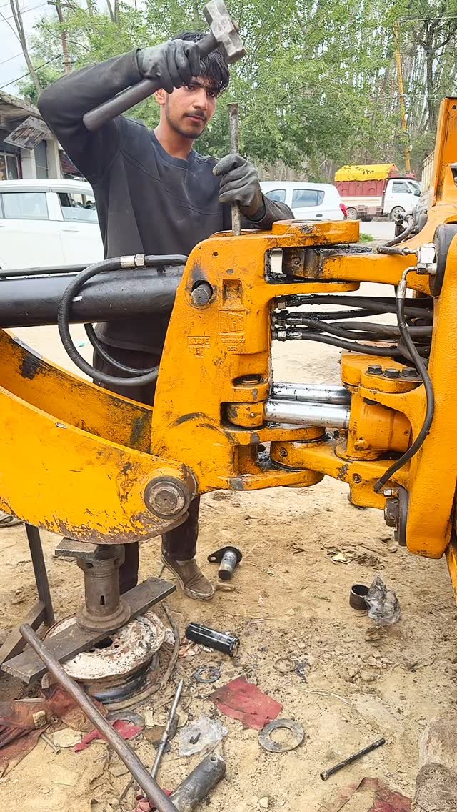 bhatengineeringworks 게시물 이미지: 👍Jcb swing jack pin 📍  @bhatengineeringworks ...