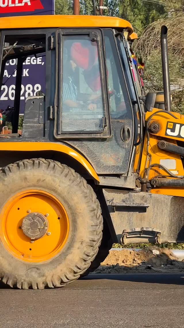 bhatengineeringworks 게시물 이미지: “Kindness defines him.”🫡 #jcb #johndeere...