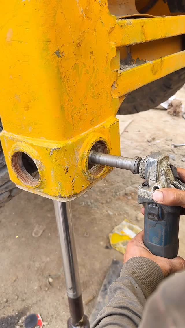 bhatengineeringworks 게시물 이미지: 👌Jcb stabiliser Fitting 🤝...