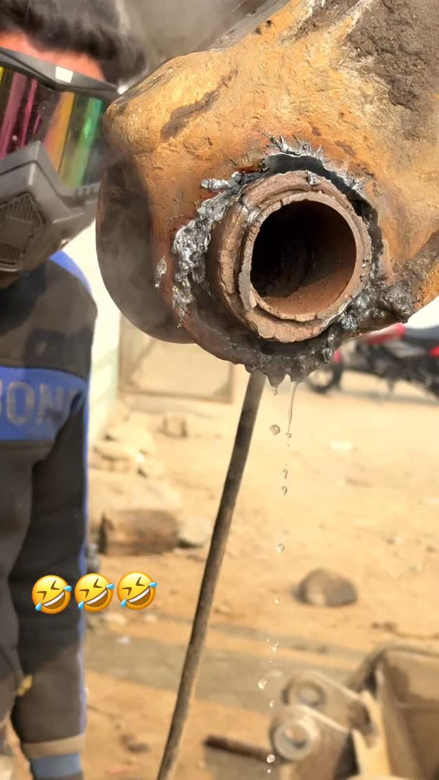 bhatengineeringworks 게시물 이미지: 🤣🤣🤫 @bhatengineeringworks  @bhatzdanishh  #jcb...