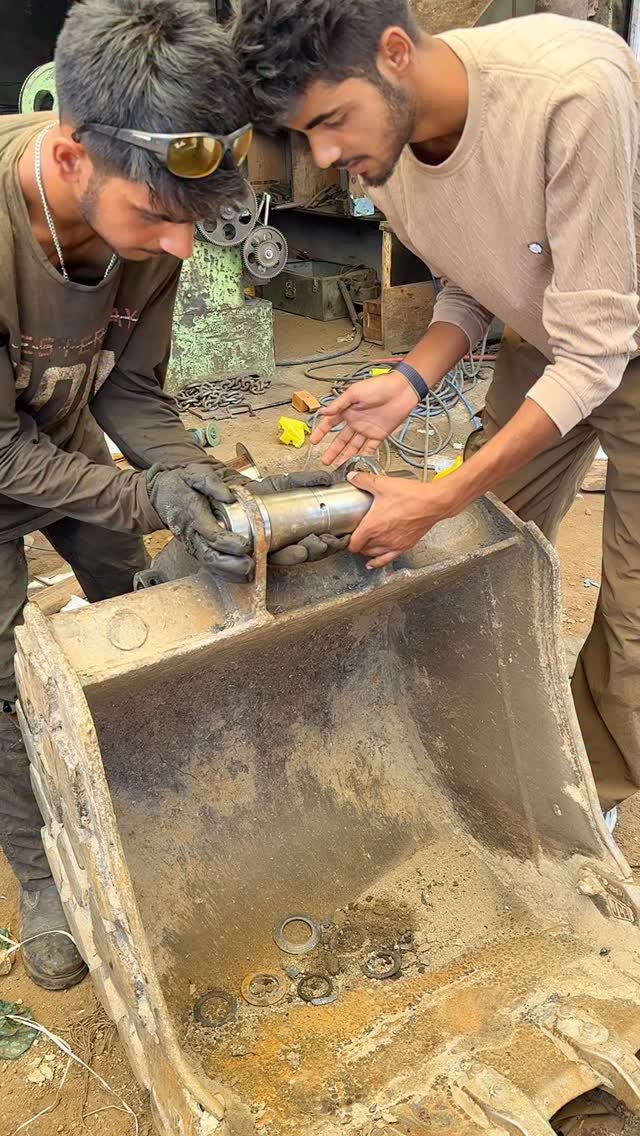 bhatengineeringworks 게시물 이미지: 0️⃣Jcb bucket collar replacement 🫡...