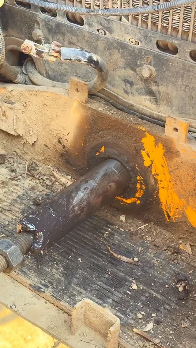 bhatengineeringworks 게시물 이미지: Jcb centre pin Bush installation |...