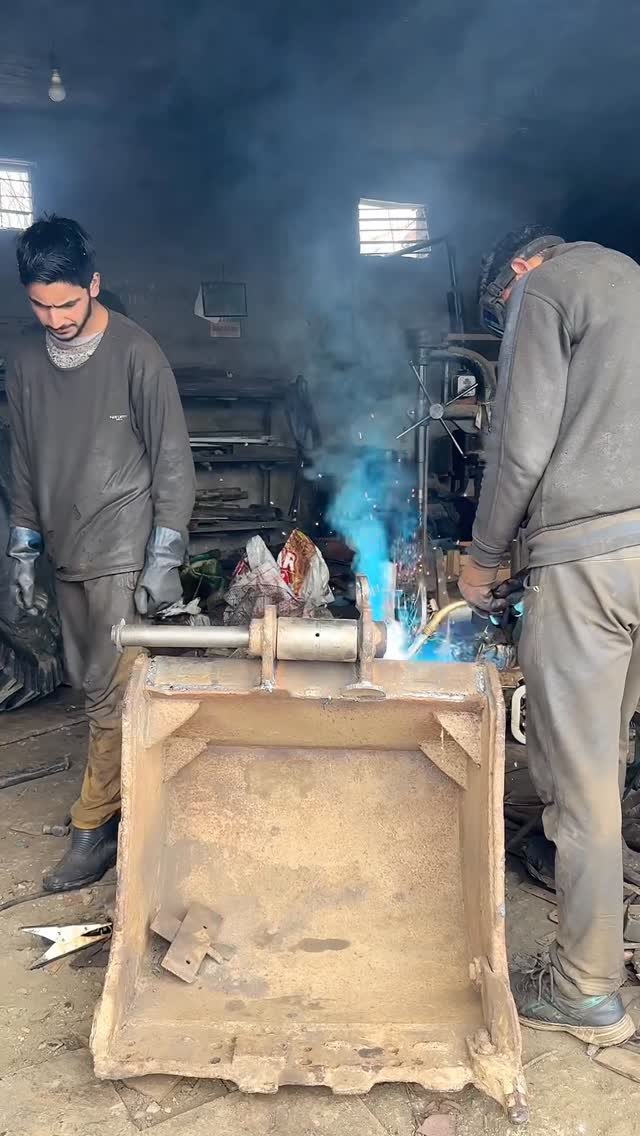 bhatengineeringworks 게시물 이미지: Broken Jcb bucket to NEW @bhatengineeringworks...