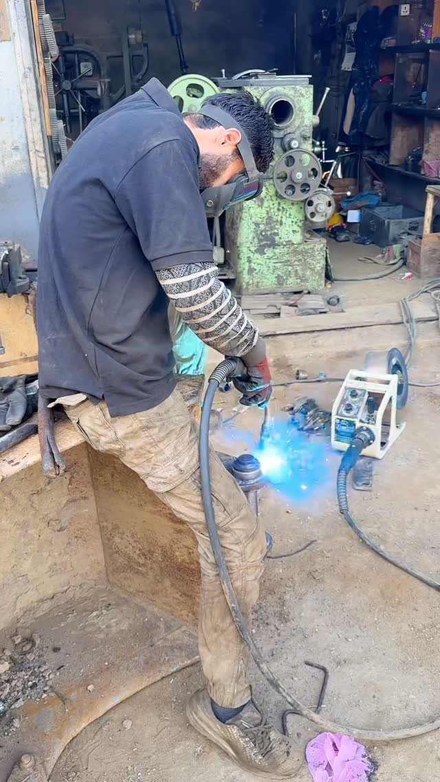 bhatengineeringworks 게시물 이미지: Jcb bucket mig welding  @bhatengineeringworks...