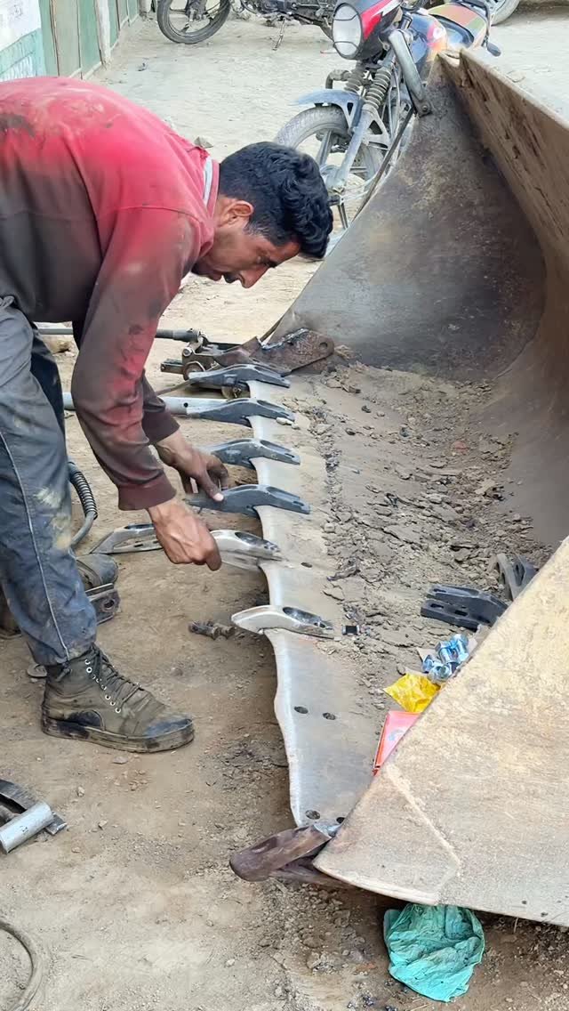 bhatengineeringworks 게시물 이미지: Jcb loader cutter @bhatengineeringworks...