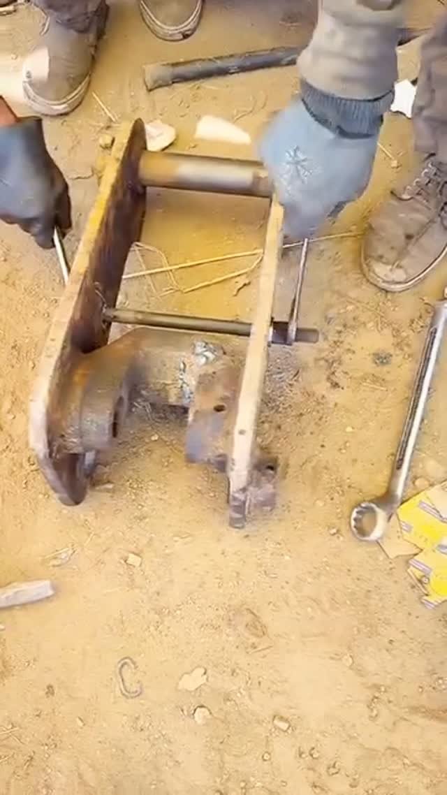 bhatengineeringworks 게시물 이미지: 🤝❤️ Jcb bucket H LINK REWELD. ...