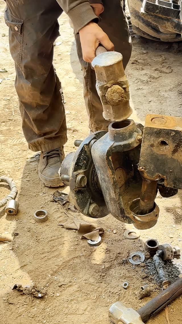 bhatengineeringworks 게시물 이미지: 🫣“JCB’s front axle carrier at rock bottom —...