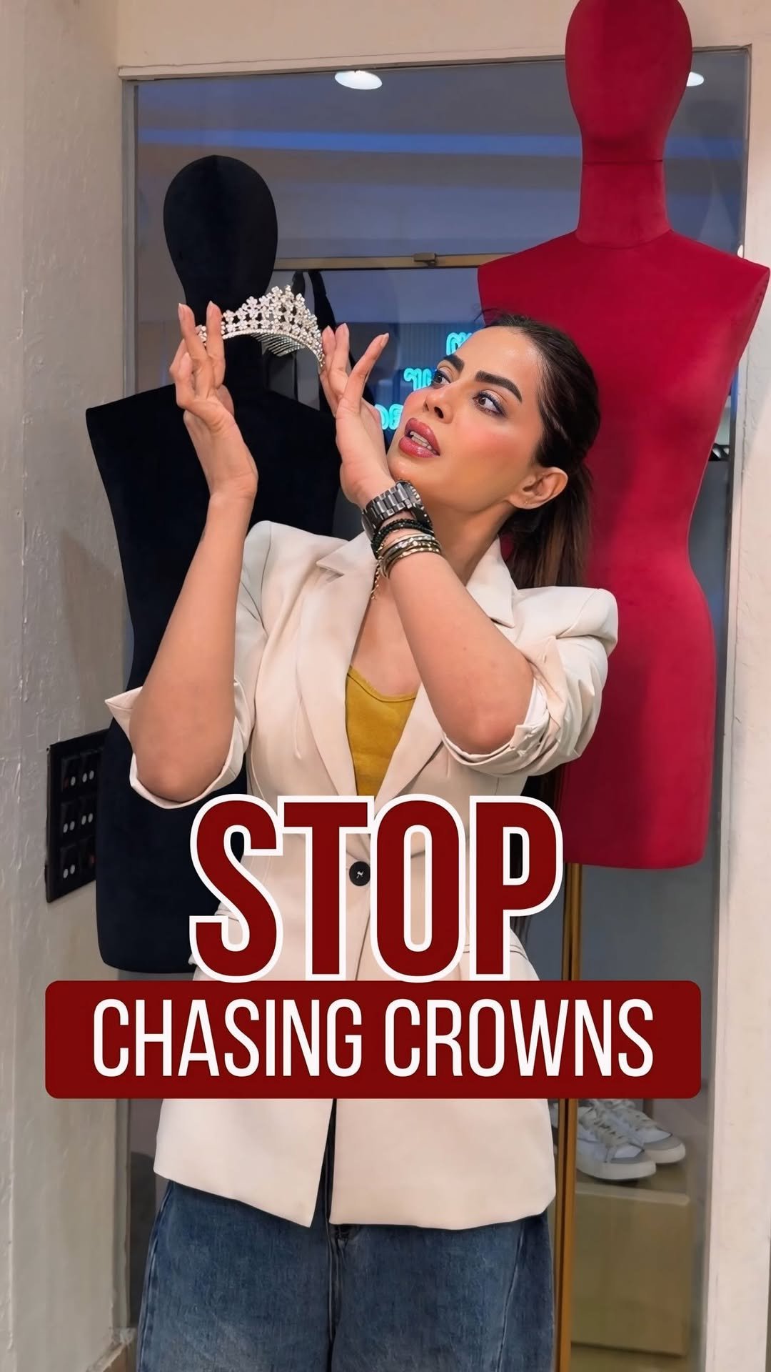bhavna555 게시물 이미지: Stop chasing the crown.
You are the...