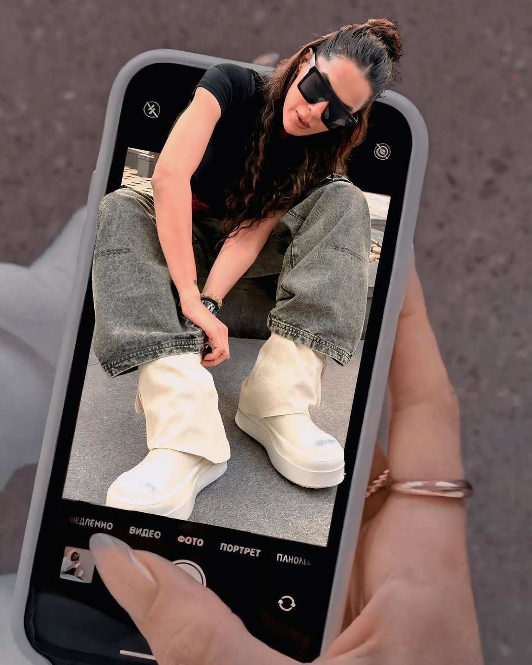 Photo shared by Bhavana Singh on November 22, 2025 tagging @chapter2drip. May be an image of phone, parka, boots and text that says '零 O ЛЕННо ВИДЕО ФоТО пОРТРЕт ПАНО'.