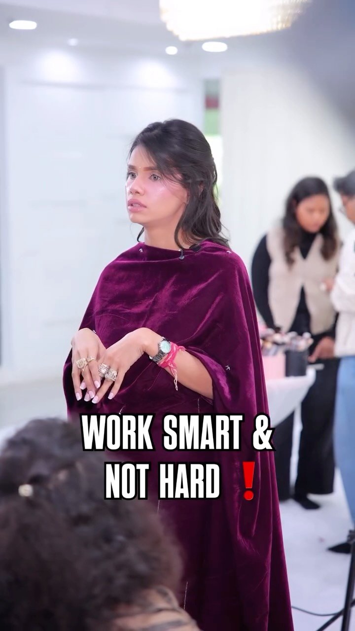 bhumikabahlofficial 게시물 이미지: 📞 9999742084 

✨ Upgrade your makeup and hair...