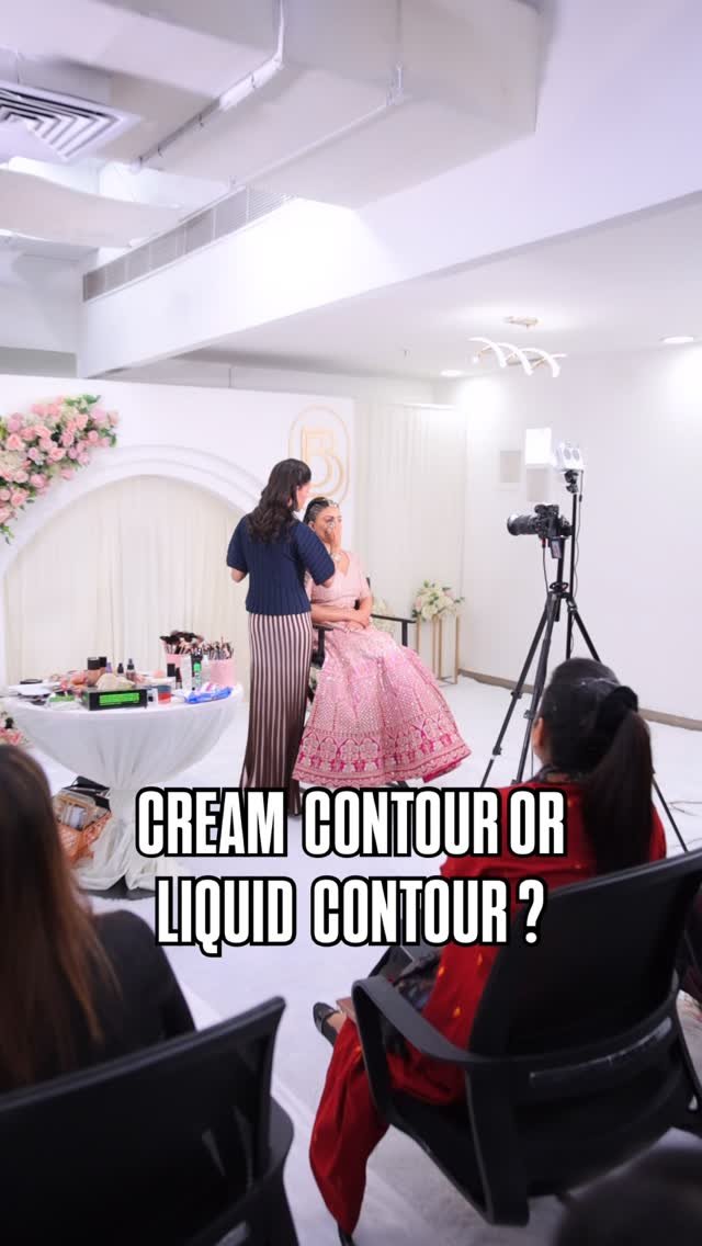 bhumikabahlofficial 게시물 이미지: 📞 9999742084 

✨ Upgrade your makeup and hair...