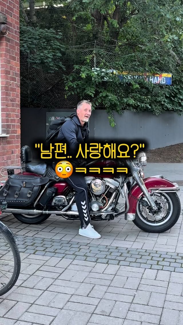 bibieungu 게시물 이미지: 이 핸썸 가이는 제 남편 아닙니다…..🙅🏻‍♀️🙅🏻‍♀️
임자 있어요. 시어머니요 ♥️