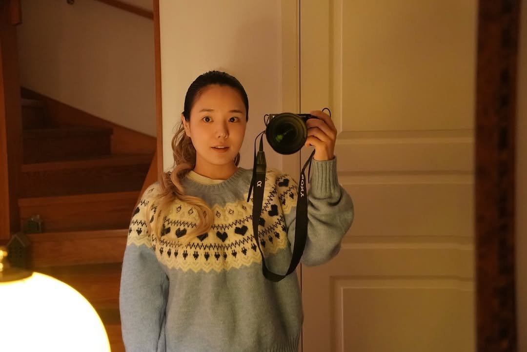Photo by 은수좋은날 | EUNSOO on December 28, 2025. May be a selfie of sweater, mirror, camera, turtleneck and text.