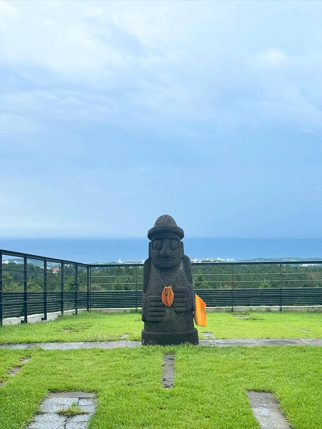 Photo by 빅피시 on September 11, 2025. May be an image of statue and text.