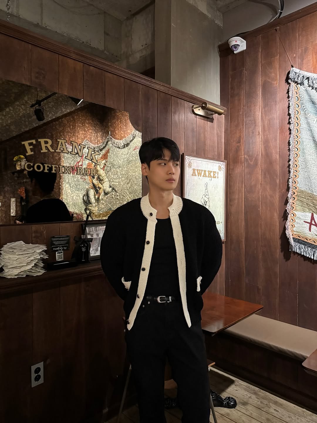 Photo by 지 우 on September 28, 2025. May be an image of 1 person, duffle coat, top, bolo tie and text.
