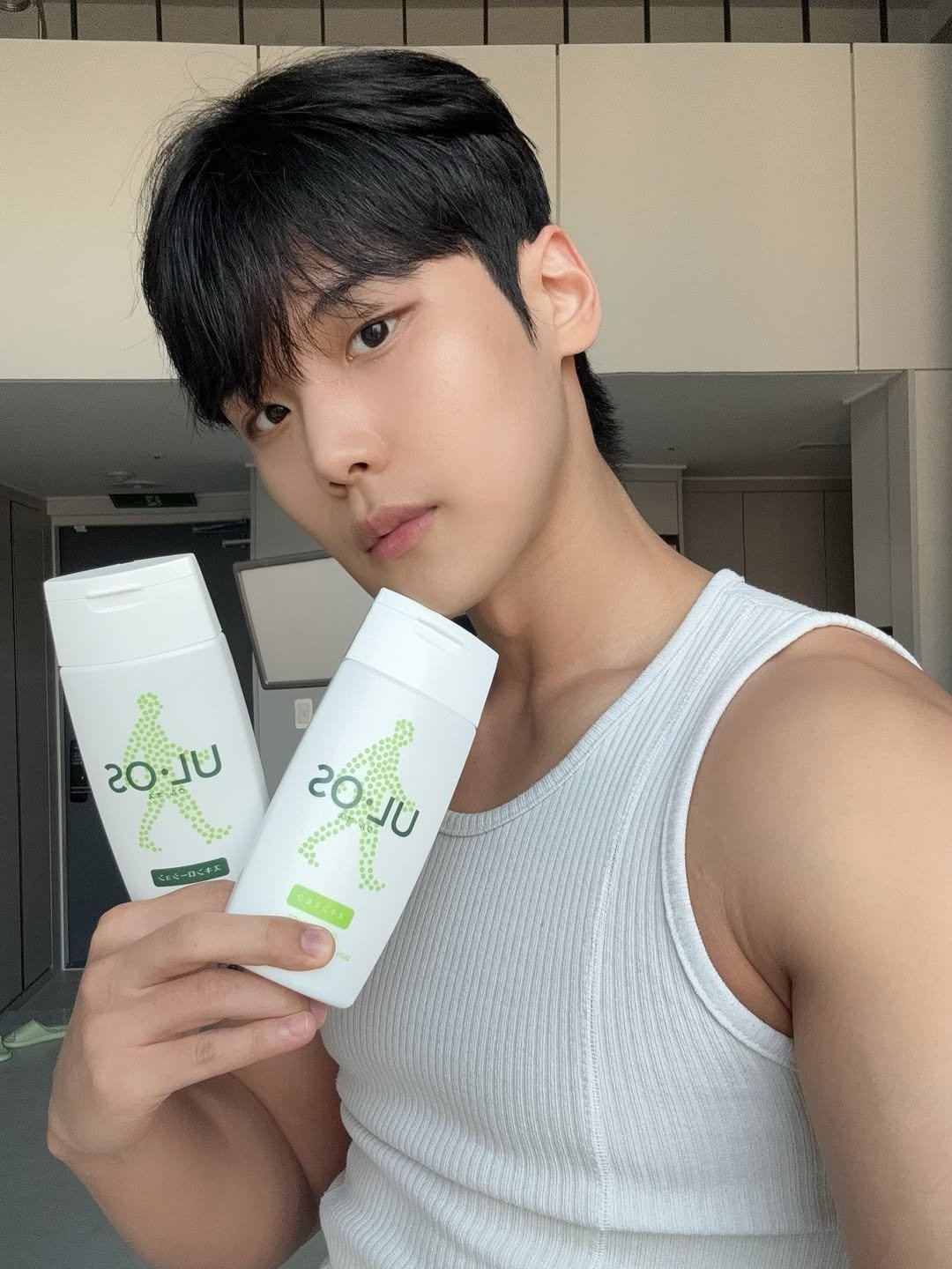 Photo by 지 우 on February 23, 2026. May be an image of hair product, hand cream, lotion and text.