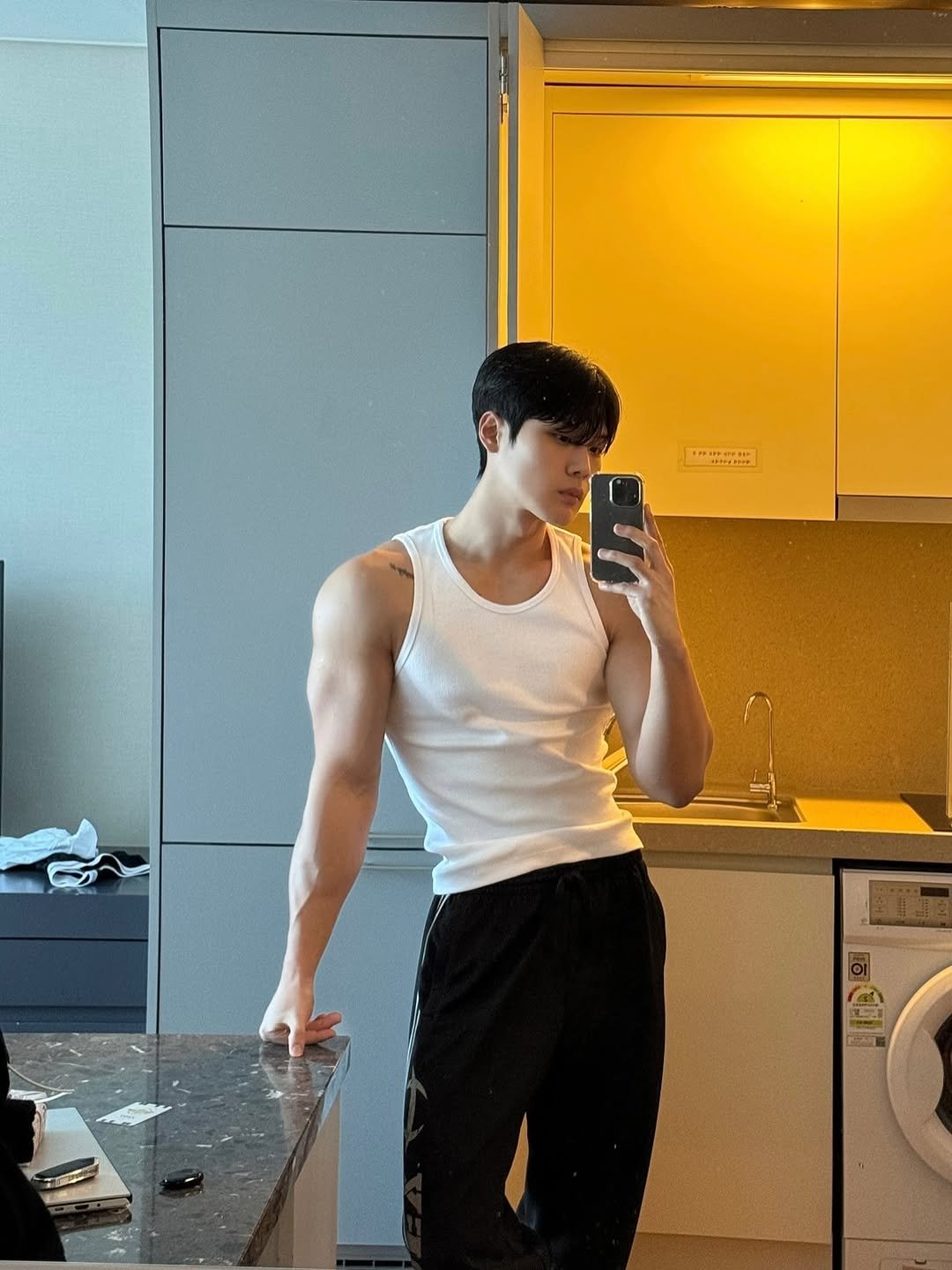 Photo by 지 우 on July 20, 2025. May be an image of 1 person, biceps, sweatpants, tanktop, mirror and text.