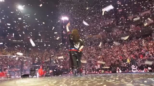 billieeilish 게시물 이미지: summer camp is over i love you all so much....