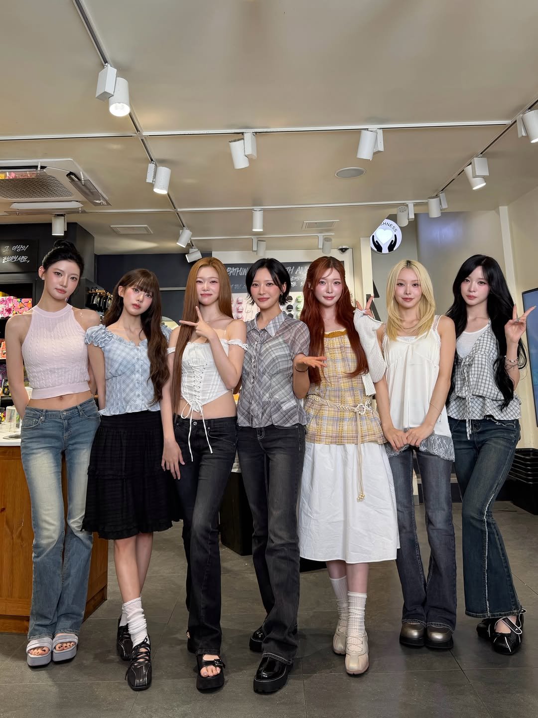 billlie.official 게시물 이미지: [📸]
260804 Billlie with LUSH POP-UP...