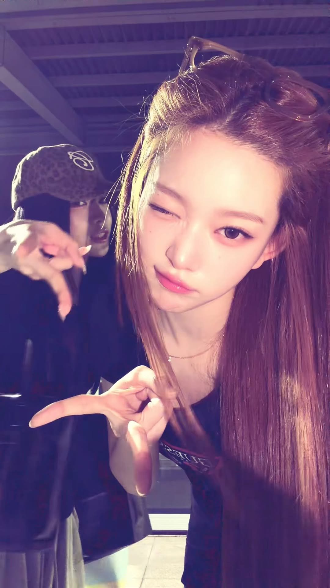 billlie.official 게시물 이미지: 大丈夫やん！✌️ #TSUKI #HARUNA #Billlie #빌리
