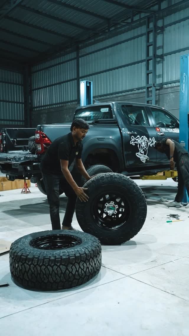 billygvlogs63 게시물 이미지: #monster #crazyrims #toyota #balckrinoffial