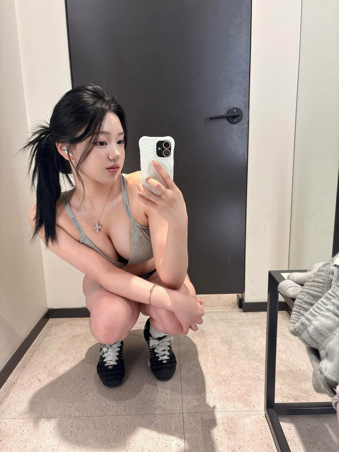 bing0603______ 게시물 이미지: 옥에티를 찾지 마세요.

#광고 
다들 꾸준히 가장 좋아해 주시는
요번 그레이...