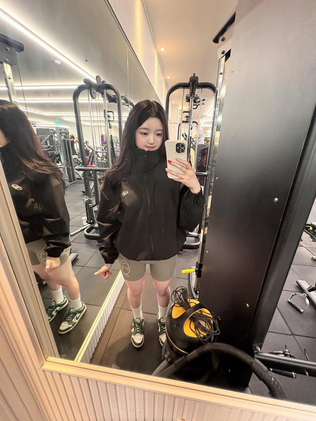 bing0603______ 게시물 이미지: 곧 여름이라 헹수장 사람 너모 많은데
내향인 언니들 오운완 엉떠케 찍습니까…?★
