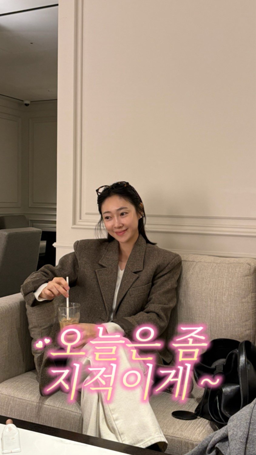 binlog88 게시물 이미지: 오늘 사실 택배주미 인데 📦
영상은 오늘과 또 다른 나라는걸~~~~...