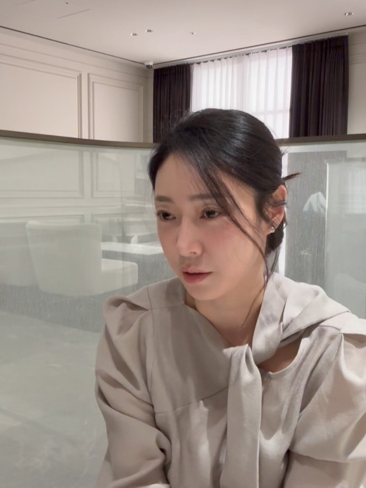 binlog88 게시물 이미지: 살짝 날만 따뜻해지면 블라우스 바람불어서 
블라우스 코디 랄라😍
봄이여...